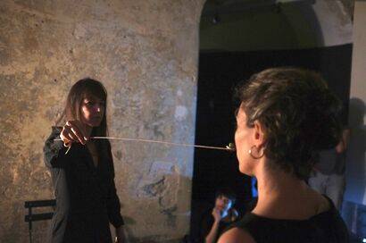 PERFORMANCE PER CUCCHIAI TROPPO LUNGHI - a Performance Artowrk by Carola Demarchi